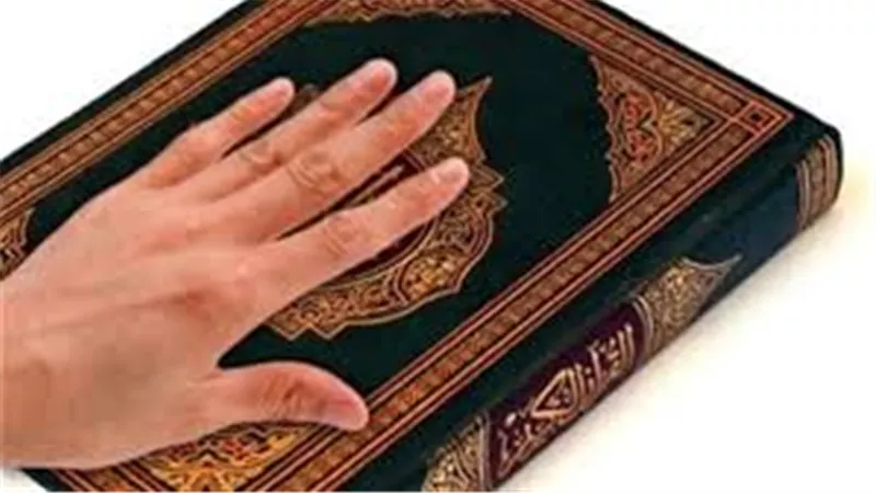 ما هو حكم مس المصحف بدون وضوء أو نقله من مكان لآخر.. الإفتاء تجيب