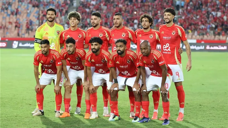 النادي الأهلي يحسم موقفه من رحيل نجمه في الشتاء إلى أوروبا.. خاص