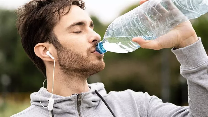 جفاف البشرة.. خطورة قلة شرب الماء في الشتاء