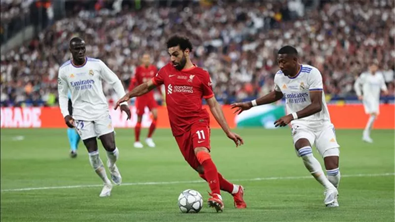سلوت يعلق على مستقبل محمد صلاح ومواجهة مانشستر سيتي
