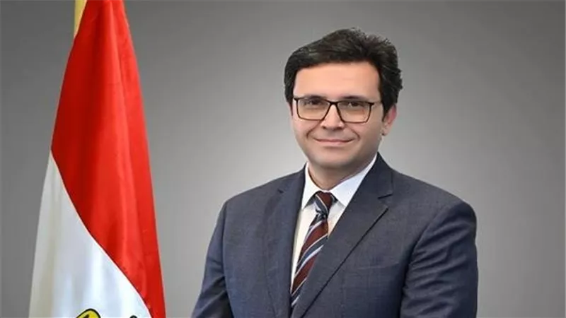 الخميس القادم..وزير الثقافة والفنان حسين فهمي ضيفا برنامج معكم منى الشاذلي