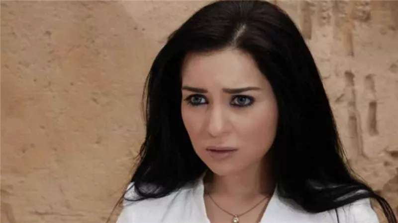 بعد تصدرها للتريند.. أبرز المعلومات والمحطات في حياة مي عز الدين 