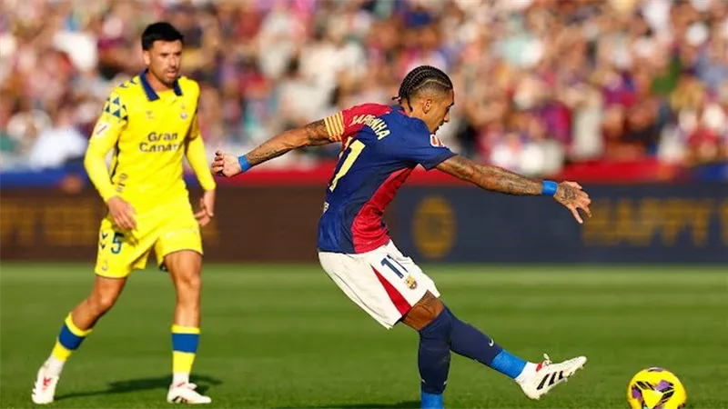 برشلونة يسقط في فخ هزيمة لاس بالماس بـ الدوري الإسباني