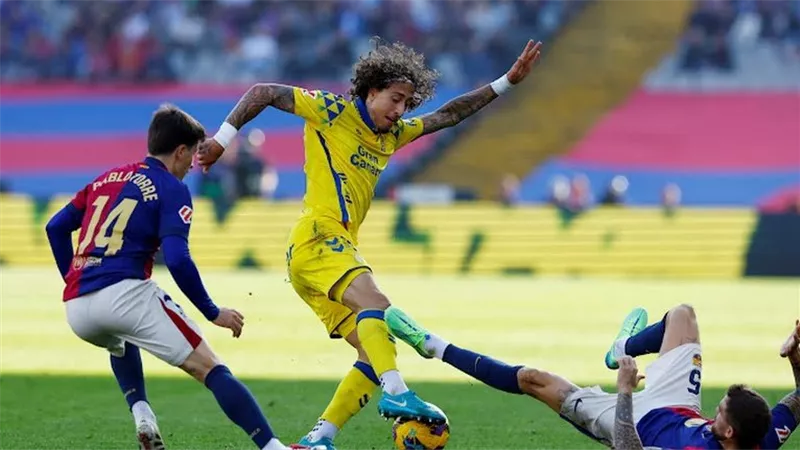 ترتيب الدوري الإسباني بعد هزيمة برشلونة أمام لاس بالماس