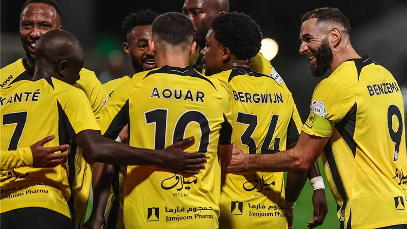 الدوري السعودي| الاتحاد يتفوق على الاتفاق بهدف في الشوط الأول 