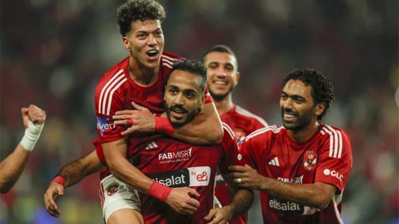 الأهلي لا يرحم.. إمام عاشور تحت وطأة العقوبات بعد كهربا والشحات