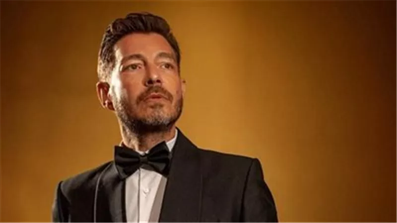 أحمد زاهر يتوج بجائزة أفضل ممثل لعام 2024 عن دوره في نعمة الأفوكاتو 