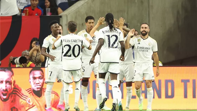 ريال مدريد يستهدف نجم مانشستر يونايتد بديلًا لـ أرنولد.. كواليس مثيرة 