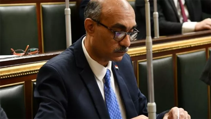 النائب إيهاب منصور يطالب بسرعة إصدار بطاقة الخدمات المتكاملة وإجراء البحث الميداني 