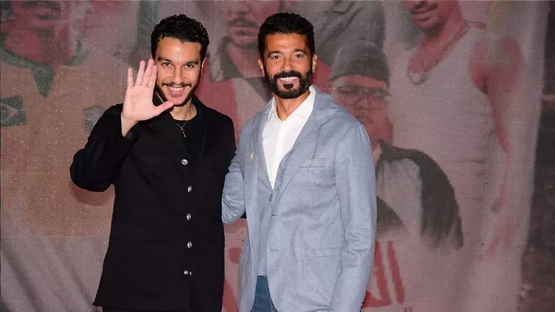 خالد النبوي يحتفي بابنه نور في العرض الخاص لفيلم 