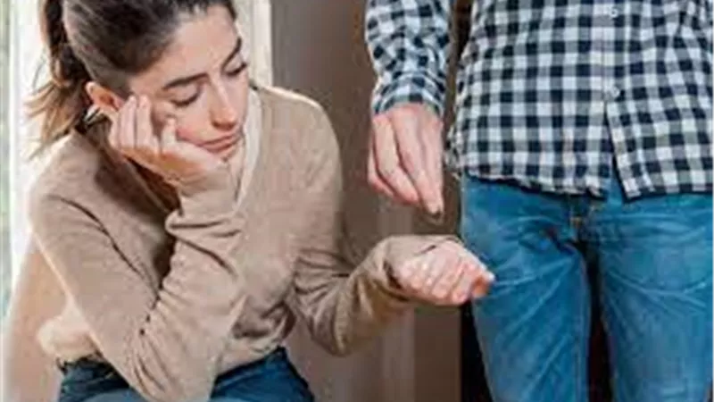 ما حكم إنفاق الزوج على زوجته المريضة؟ .. الافتاء تجيب 