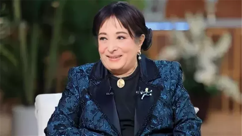 مش لاقيه شغل.. سميرة عبد العزيز تشكو من قلة العمل.. ما القصة؟
