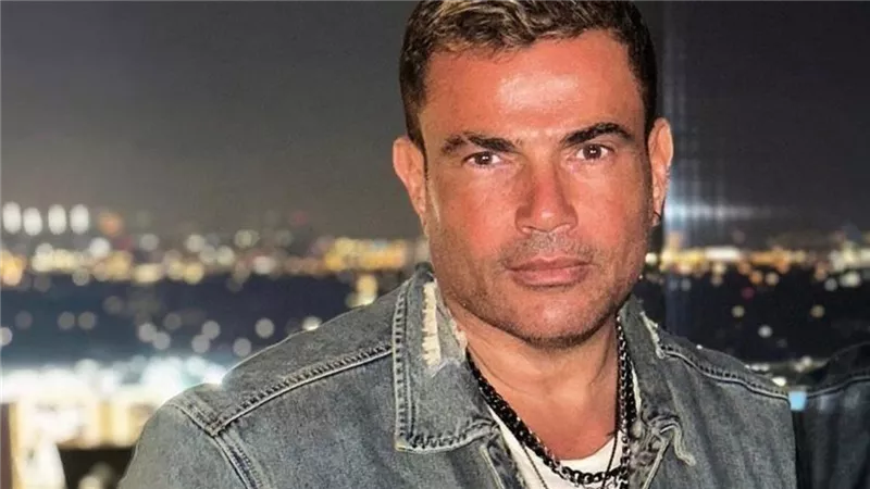 كواليس أزمات عمرو دياب مع المعجبين وإشاعات الحب والزواج من الفنانين