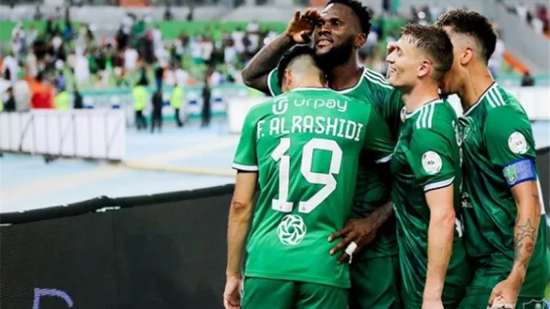 رياض محرز يقود تشكيل أهلي جدة ضد التعاون في الدوري السعودي