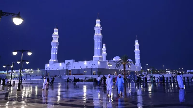 دعاء الخروج من المسجد وآداب الدخول والخروج منه في رمضان 2025