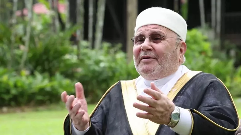 معلومات عن الداعية محمد راتب النابلسي وموقفه من أحداث سوريا وحرب غـزة