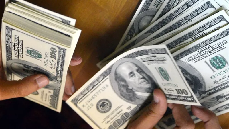 الجنيه يعود من بعيد.. تراجع سعر الدولار مقابل الجنيه اليوم الأربعاء 11 ديسمبر 2024