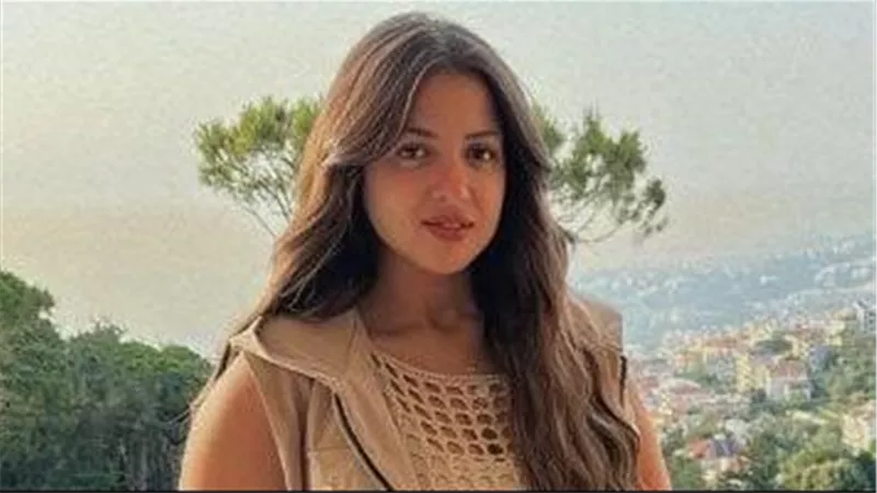 منى فاروق.. مسيرة فنانة من الغرف المغلقة مع مخرج شهير إلى المحاكمات أمام القضاء