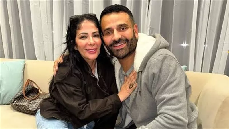 عمر السعيد يعبر عن فخره بتكريم منى زكي في مهرجان البحر الأحمر بطريقته 