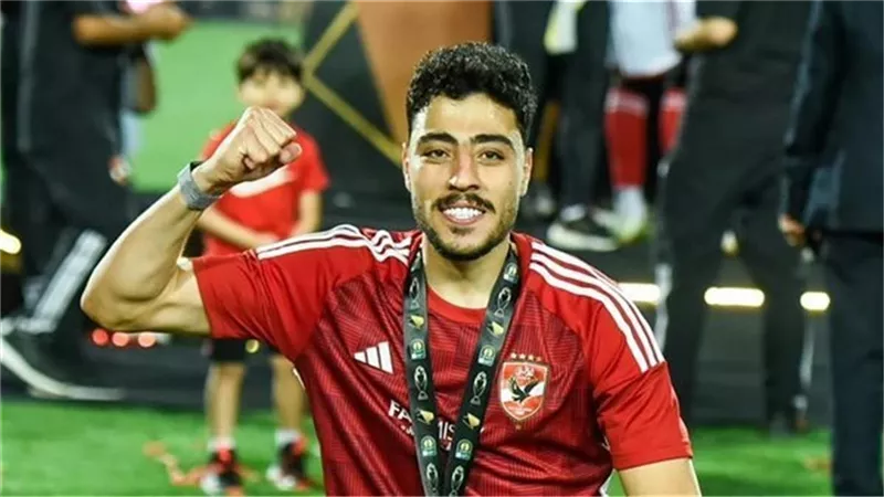 موقف أكرم توفيق من الرحيل عن الأهلي وعرض بيراميدز.. تطورات جديدة