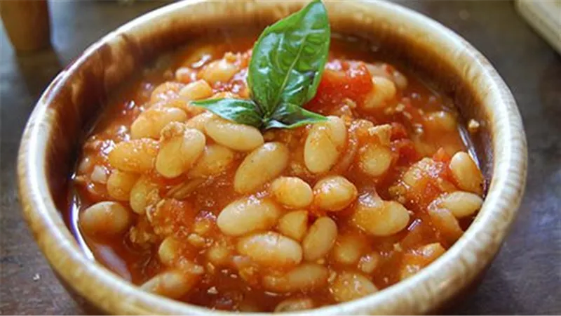 بالصلصة المصرية الأصلية.. وصفة سحرية لتحضير الفاصوليا البيضاء