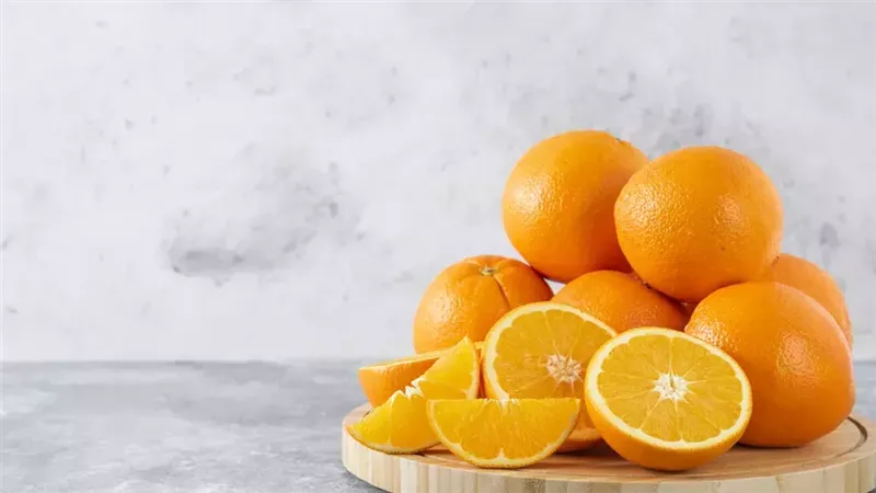 ماذا يحدث عند تناول البرتقال على الريق؟
