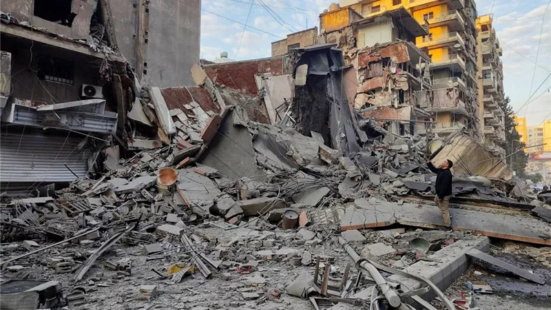 تداعيات الغـ ـارة الإسـ ـرائيلية علي فلسطيـ ـنيين مكلفين بتأمين شاحنات مساعدات في قطاع غــ ـزة