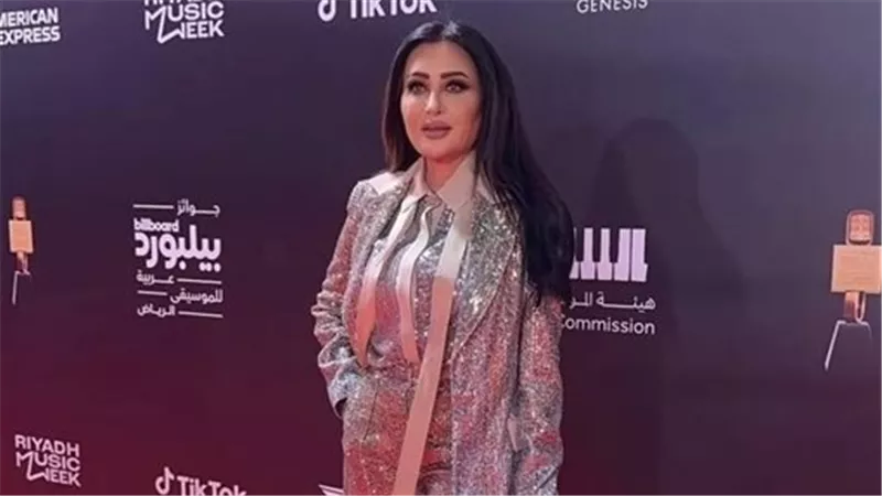 لطيفة بإطلالة إيلي صعب.. تفاصيل عن أزياء حفل توزيع جوائز بيلبورد للموسيقى 