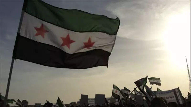 بعد إعلان تعطيل الدستور.. الأكراد يرفعون علم الإستقلال