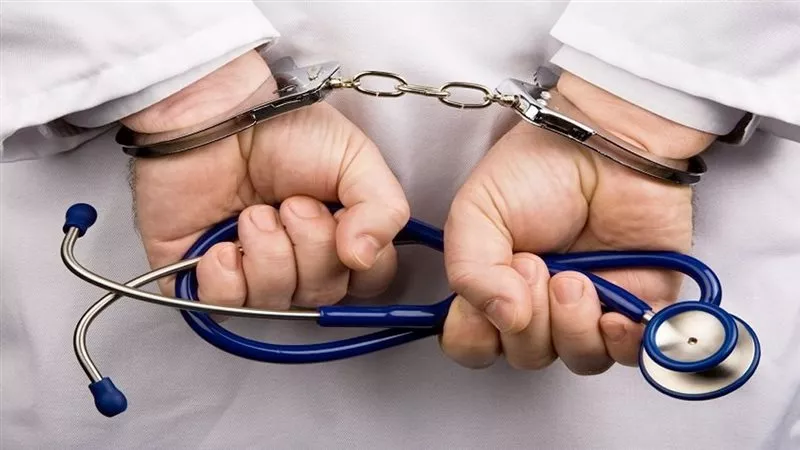 عصابة تسرق أدوية مرضى السرطان في عيادة للتأمين الصحي في الغربية..ما القصة؟