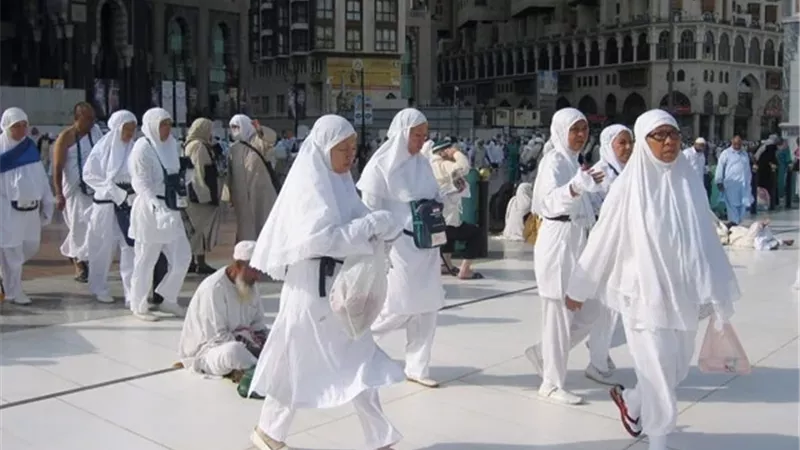 هل يجوز لبس الحذاء في العمرة للنساء؟.. الافتاء تُجيب