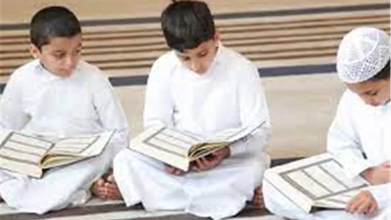 هل يجوز أخذ الأجر مقابل تعليم القرآن؟.. الإفتاء تجيب 