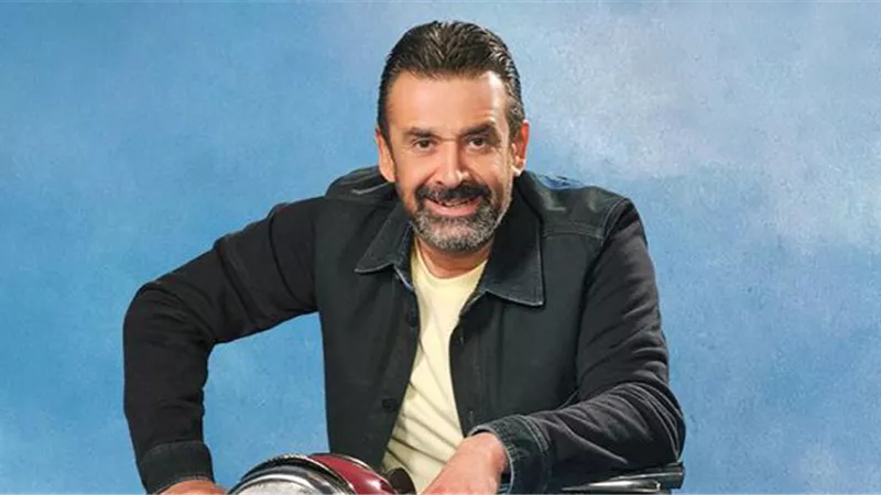 كريم عبد العزيز يعود للمسرح: موعد عرض 