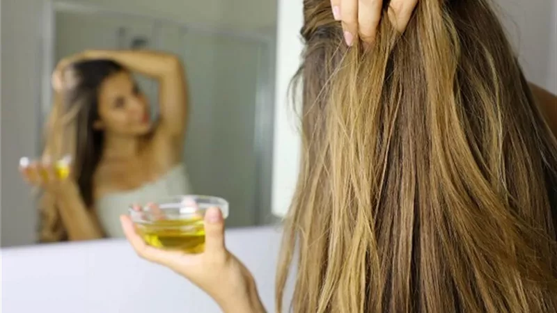 فوائد زيت الزيتون للشعر .. كيف يعزز صحة شعرك بشكل طبيعي؟