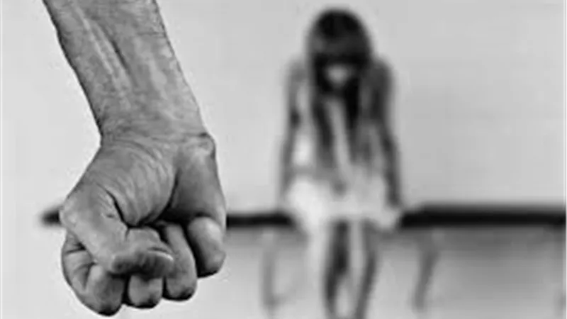 لحين حضور الطب الشرعي.. جنايات القاهرة تحتجز قضية اغـ.ـتـ.ـصاب أب لطفلتيه 