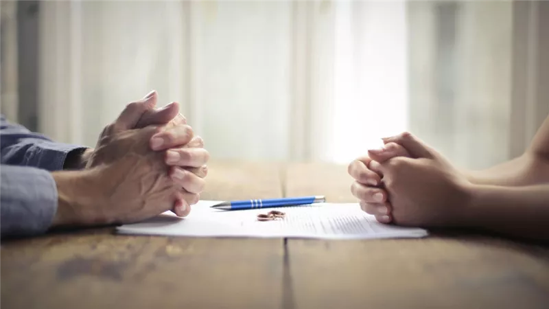 ما هو حكم الطلاق عند الغضب.. الإفتاء توضح شروط شرعية