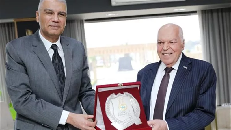 بسبب تعزيز استخدام  التكنولوجيا في التعليم..  محافظ أسوان يكرم المعلم المثالى لعام 2024