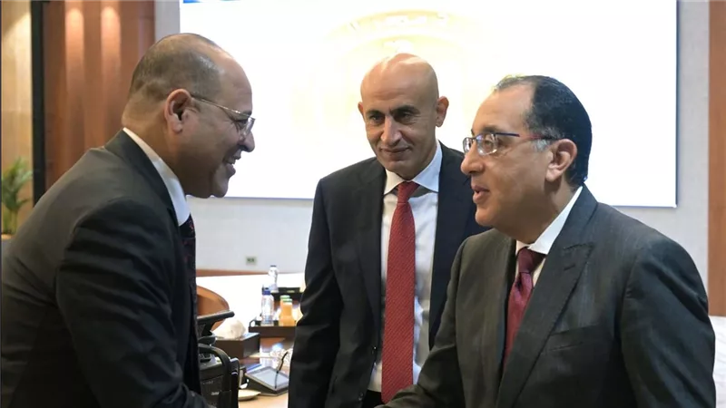 مجلس الوزراء يوافق على تعاقدات لدعم خدمات الإسعاف والتعليم والثقافة في مصر