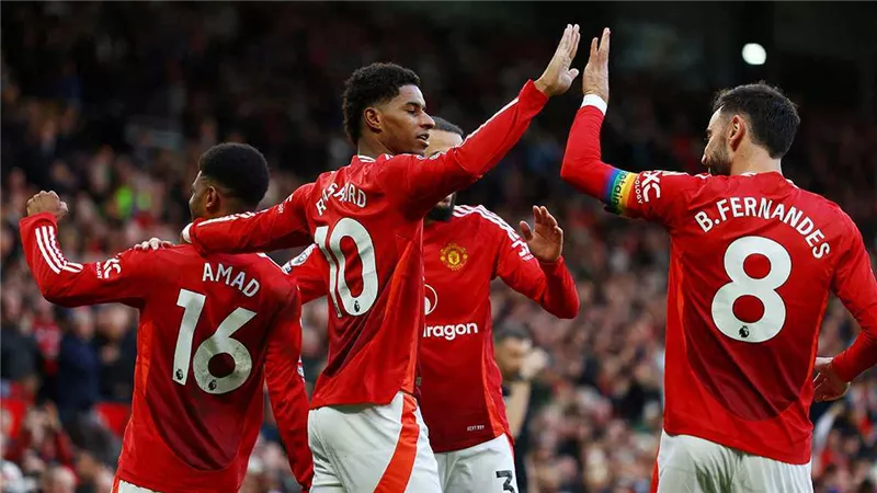 التشكيل الرسمي لمباراة ليفربول ضد مانشستر يونايتد بالدوري الإنجليزي 