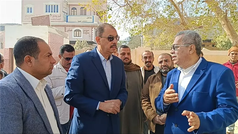 أبرزها التحقيق لسوء النظافة.. قرارات صارمة من محافظ سوهاج لأطباء قرية الصوامة