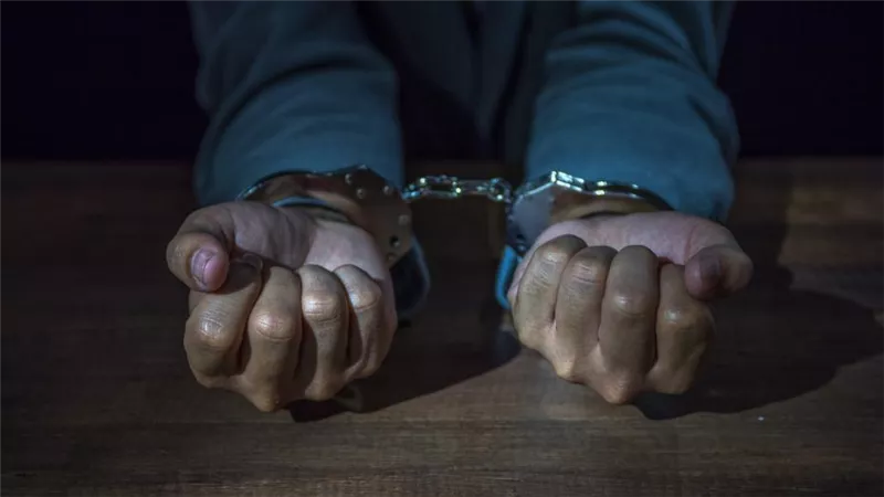 سلك كهربائي وإيشارب.. تفاصيل اللحظات الأخيرة في حياة ضحية الفلاح