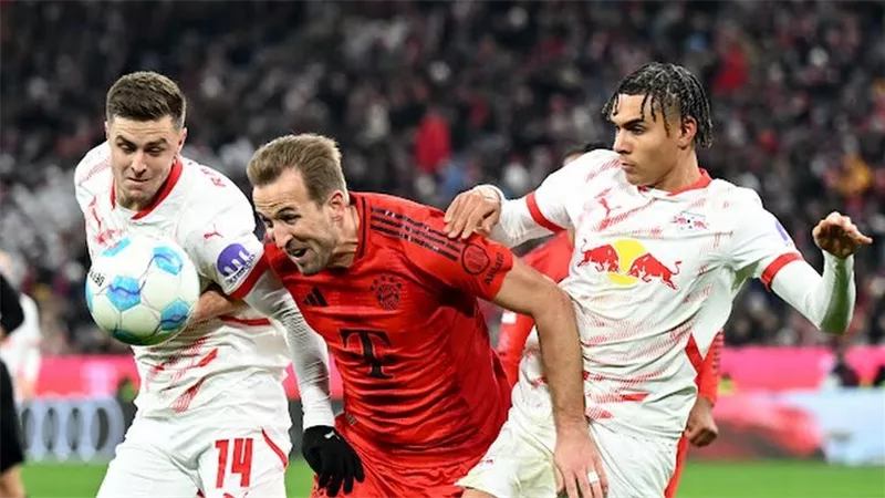 بايرن ميونخ يسحق لايبزيج بخماسية نارية ويعزز صدارته في الدوري الألماني