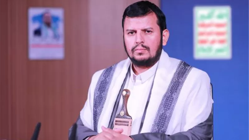 الحوثي يحذر شركات الطيران الوضع غير أمن في مطار 