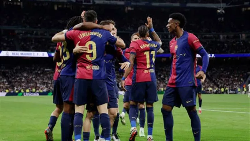 قائمة برشلونة أمام أتلتيكو مدريد في الدوري الإسباني.. عودة فاتي 