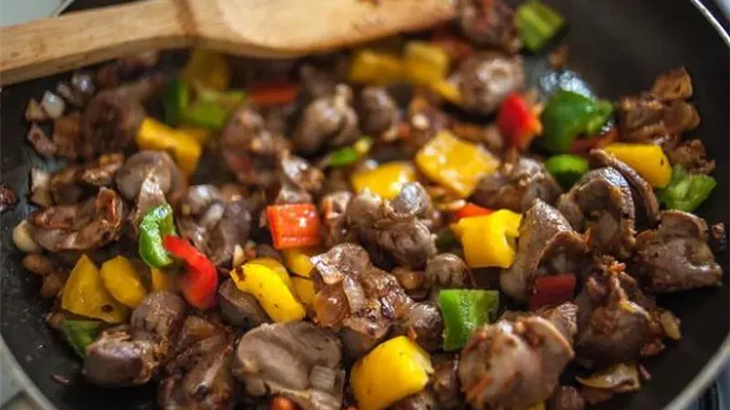 طريقة عمل الكبدة بالبصل .. وصفة شهية وسهلة التحضير خطوة بخطوة