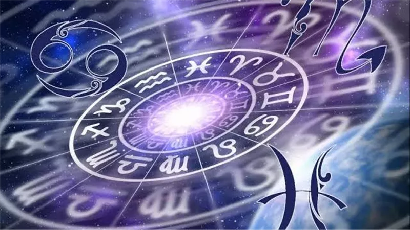 توقعات الأبراج المائية اليوم الجمعة.. نجاحات قادمة ولكن احذر من القرارات المتسرعة