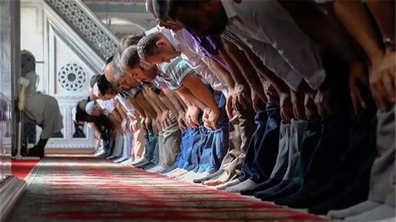  موعد أذان الظهر اليوم الإثنين 10-2-2025 داخل المحافظات.. إليك مواقيت الصلاة اليوم