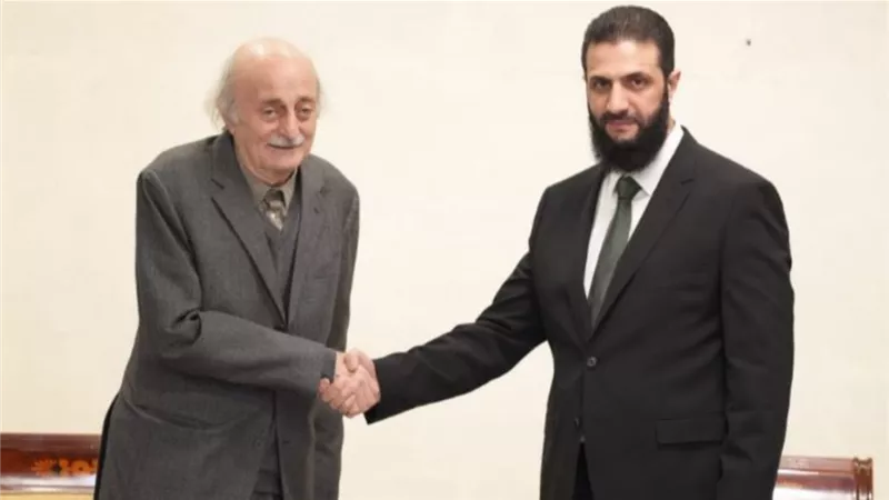 لقاء ساخن بين وليد جنبلاط والجولاني.. إليك التفاصيل 