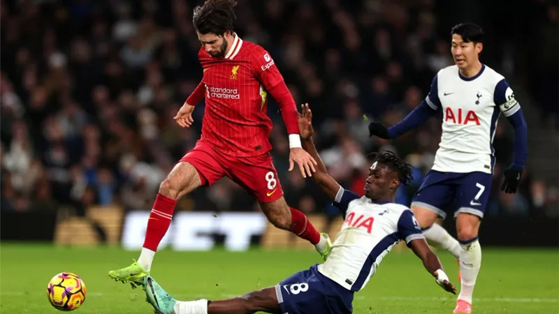 الدوري الإنجليزي| ليفربول يضرب بثلاثية في شوط أول مثير أمام توتنهام