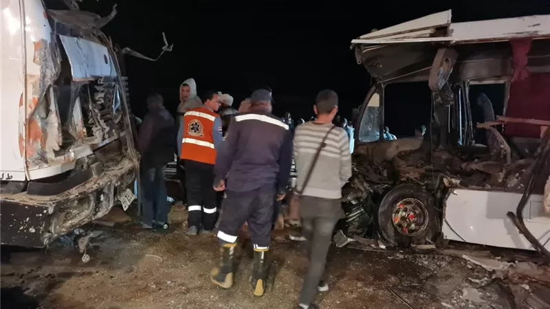 حا.دث الشرقية.. مصر.ع وإصابة 20 شخصا إثر تصادم سيارتين على الطريق الإقليمي